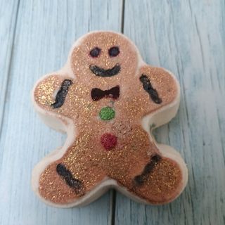 Gingerbread man bath bomb